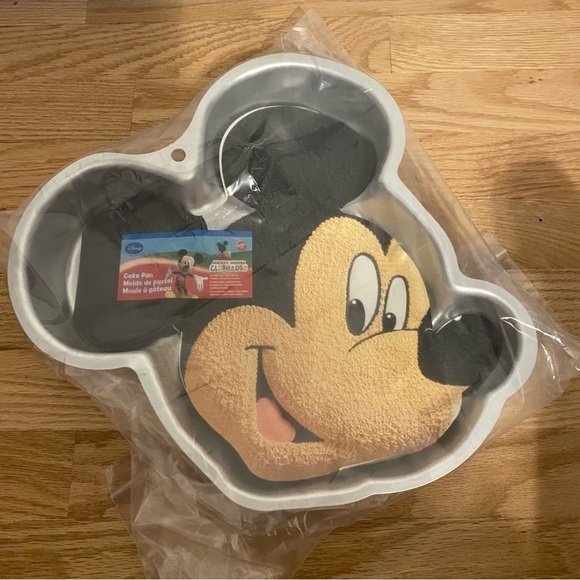 Mickey Mouse Metal Cake Pan Disney NEW Wilton Birthday Special Occasion Silver - Picture 2 of 4
